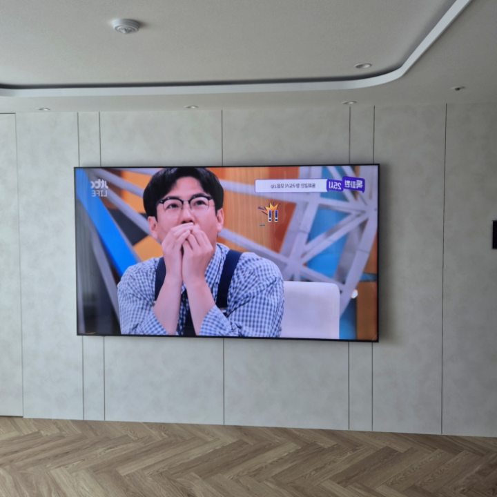 강남구 대형TV 높이 조정 현장