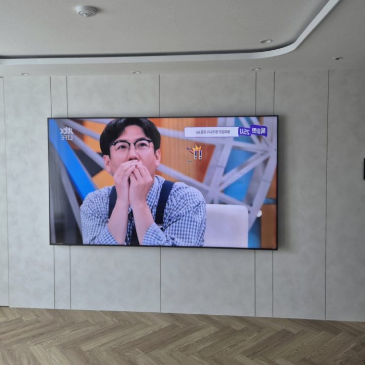 과천시 대형TV 높이 조정 현장