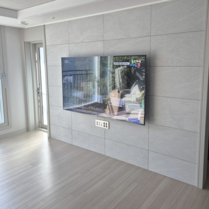 성북구 대형TV 높이 조정 현장