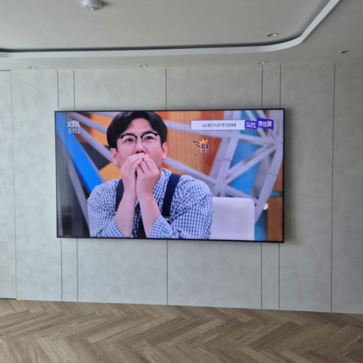 용산구 대형TV 높이 조정 현장